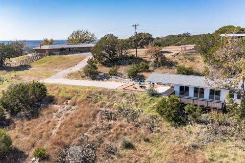 Stunning Ranch Villa with Pool - Game Room - Hot tub - Fire Pit & Gorgeous Views! in Kerrville, USA