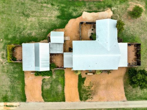 Romantic Oasis with Hot Tub Near Fred and Wineries! in Fredericksburg, USA