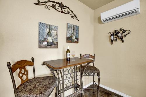 Romantic Oasis with Hot Tub Near Fred and Wineries! in Fredericksburg, USA