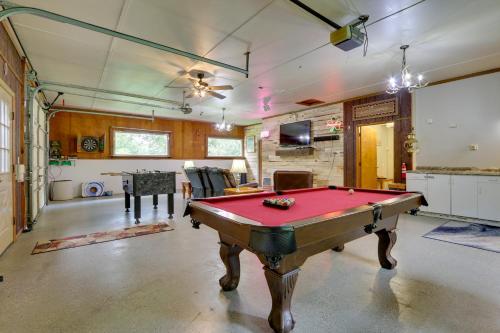 Quaint Zanesville Home with Game Room and Yard!