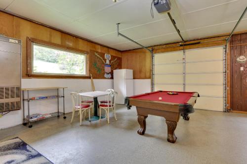 Quaint Zanesville Home with Game Room and Yard!