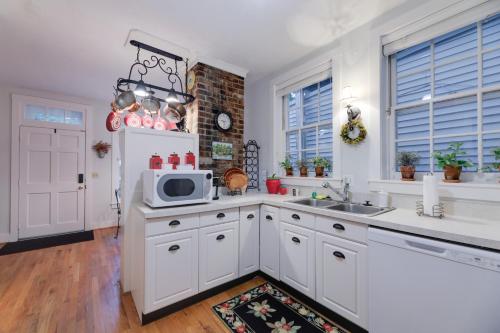 Riverfront Studio with Private Patio and Garden! in Maysville (KY)