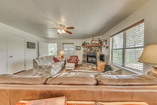 Hillside Haven with Deck Less Than 2 Miles to Dwtn Ruidoso! - image 2