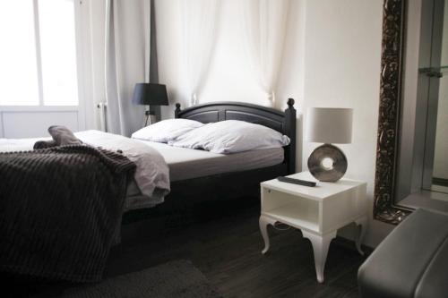 Double Room with Balcony image 10