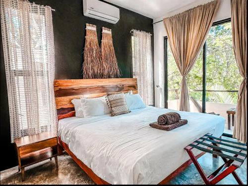 Enchanting Jungle Escape 1 BD + Concierge