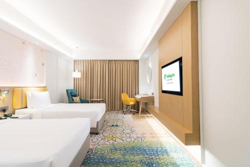 Standard Twin Room image 2
