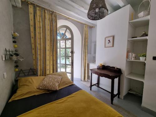Guestroom, Chambre cosy maison de caractere in Authon-la-Plaine