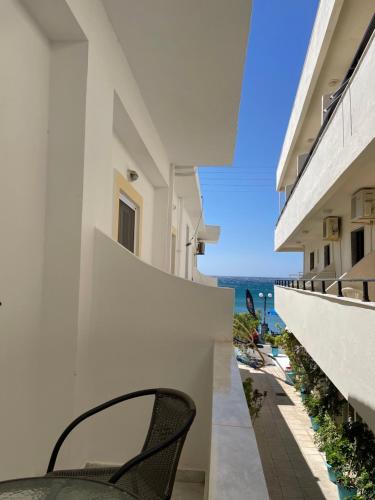 Balcony/terrace, Giant Woman in Arkalochori