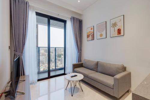 NU MarQ Saigon - Luxury Apartment- beautiful gym pool