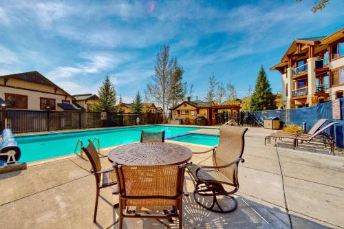 EagleRidge Lodge 200