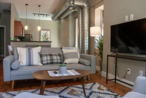 Spacious Parkside Suites with Private Roof Deck in Cincinnati, USA