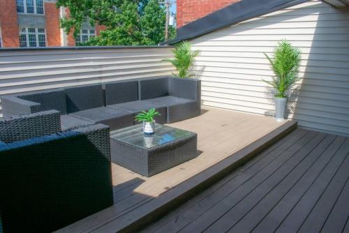 Spacious Parkside Suites with Private Roof Deck in Cincinnati, USA