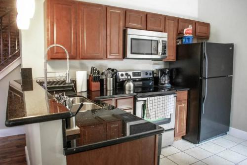 Spacious Parkside Suites with Private Roof Deck in Cincinnati, USA