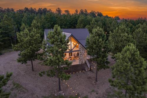 Double Arrow Cabin in Broken Bow, USA