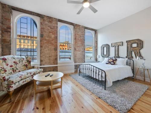 Findlay Suites Explore OTR with an Outdoor Deck in Cincinnati, USA