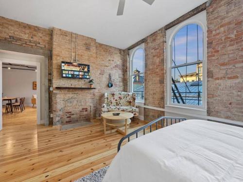Findlay Suites Explore OTR with an Outdoor Deck in Cincinnati, USA