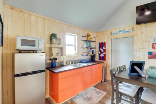 Beautiful Studio Cabin Near Greers Ferry Lake! thumb 2