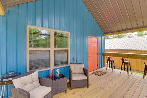 Beautiful Studio Cabin Near Greers Ferry Lake! thumb 3