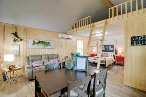 Beautiful Studio Cabin Near Greers Ferry Lake! thumb 4