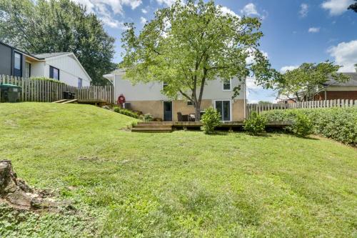 Charming Retreat in Charlottesville with Deck! Charming Retreat in Charlottesville with Deck!
