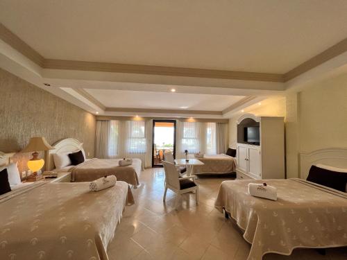 2 double beds, 2 twin beds