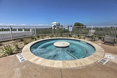 Galveston Retreat with Community Pools and Hot Tub