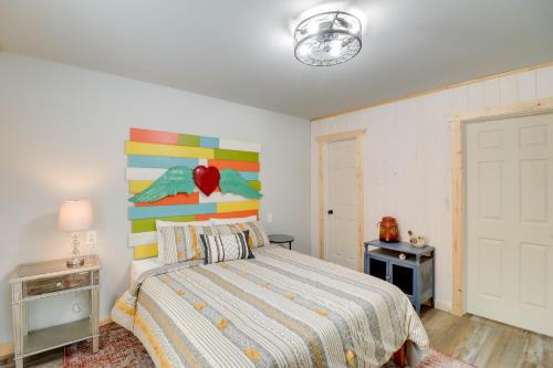 Cozy Studio Cabin about 1 Mi to Greers Ferry Lake! detail