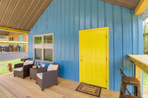 Cozy Studio Cabin ~ 1 Mi to Greers Ferry Lake! in Fairfield Bay (AR)