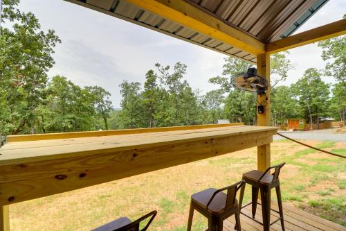 Cozy Studio Cabin ~ 1 Mi to Greers Ferry Lake! in Fairfield Bay (AR)