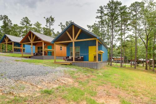 Cozy Studio Cabin ~ 1 Mi to Greers Ferry Lake! in Fairfield Bay (AR)