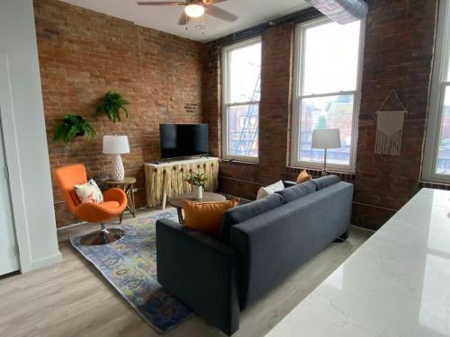 ZANGO Explore OTR and Downtown from a Renovated Condo in Cincinnati, USA
