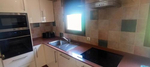 Beautiful, spacious villa, heated pool, sleeps eight, with quality furnishings, Caleta De Fuste (foto 3)