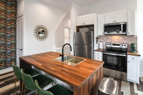 Gorgeous Gem in Heart of Hills in Cincinnati, USA