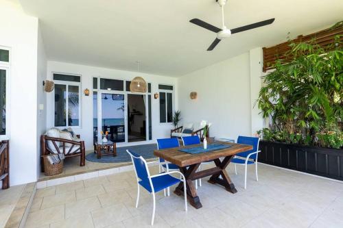 Ivy's Cove Beach Side Condo - Luxury Villa