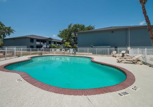 Zwembad, Econo Lodge Inn & Suites Fulton - Rockport in Fulton