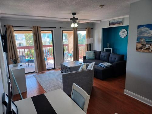 2 Blocks from the beach! - Top floor condo in Jacksonville Beach, USA