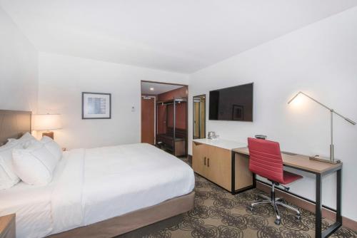 DoubleTree by Hilton Raleigh-Cary - image 8