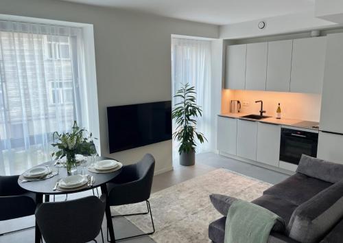 Brand new city centre apartment, free parking spot, Таллин (фото 2)