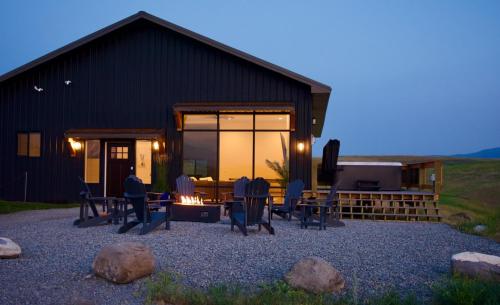 Ridgeline Retreat - beautiful getaway with views