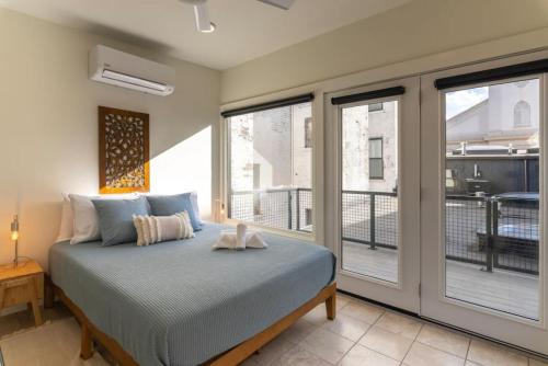 Spacious Retreat w Private Roof Deck Walkable to ALL