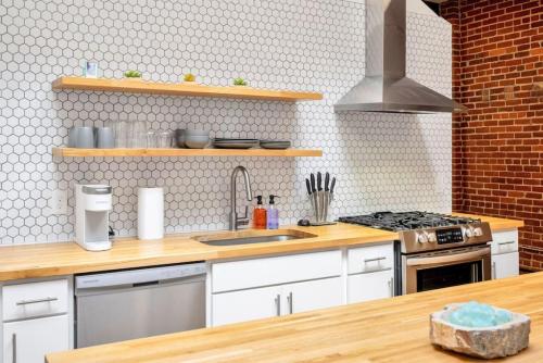 Deluxe 3BR Loft Walkable to Everything Downtown in Cincinnati, USA