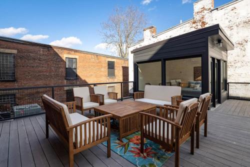 Deluxe 3BR Loft Walkable to Everything Downtown