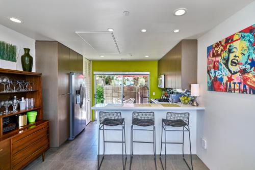 Sophia Oasis Luxe 2BR Condo with Mountain Views - Tap to explore photos