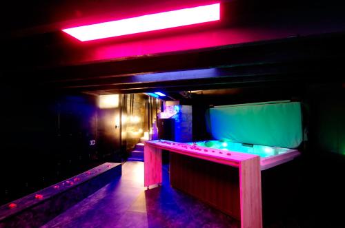 Mieuxqualhotel jacuzzi privatif La retro, Bordeaux (photo 6)