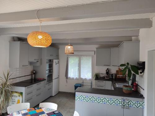 Kitchen, Auberge "la petite sirene" - GR34 Landevennec in Landevennec