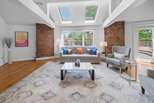 Hyde Park Penthouse with Private Patio in Cincinnati, USA