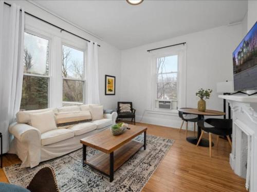 Cozy 1BR Near Zoo, UC, OTR, Downtown in Cincinnati, USA
