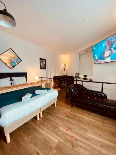 Mieuxqualhotel jacuzzi privatif La retro, Bordeaux