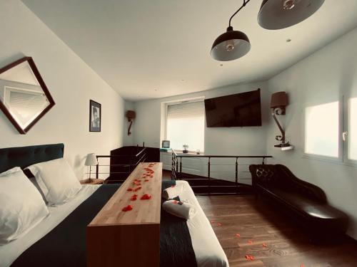 Mieuxqualhotel jacuzzi privatif La retro, Bordeaux (photo 8)