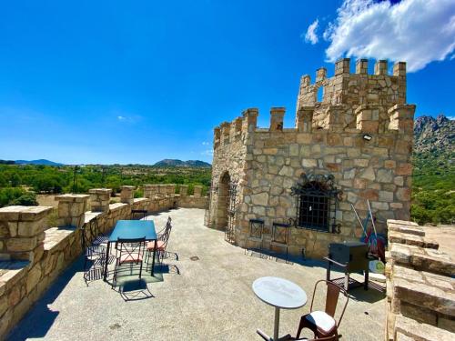 Magnífico Castillo privado, elevado en la roca